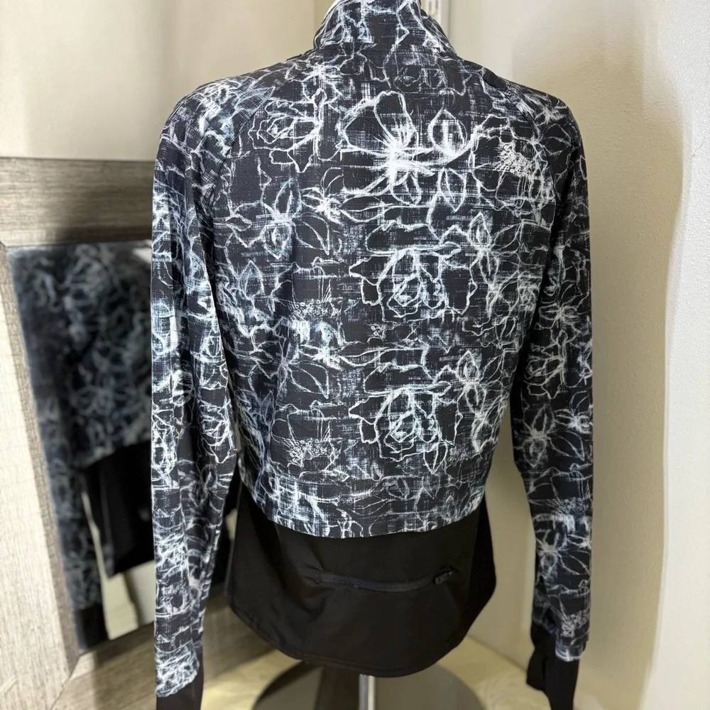Spyder Black and White Running Jacket with layered Athletic Silhouette
